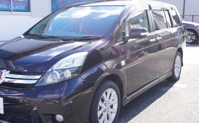 TOYOTA ISIS PLATANA